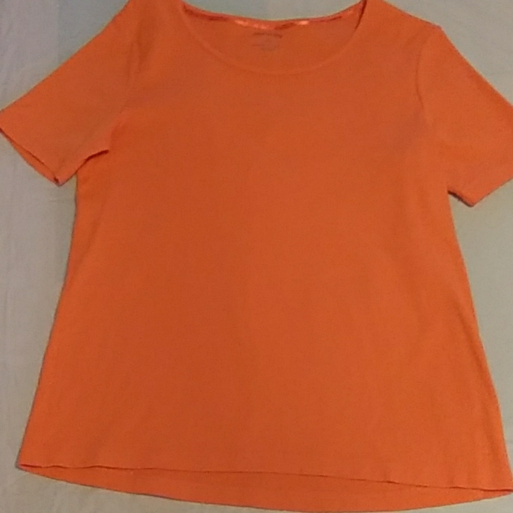 Orange pullover size M.          127